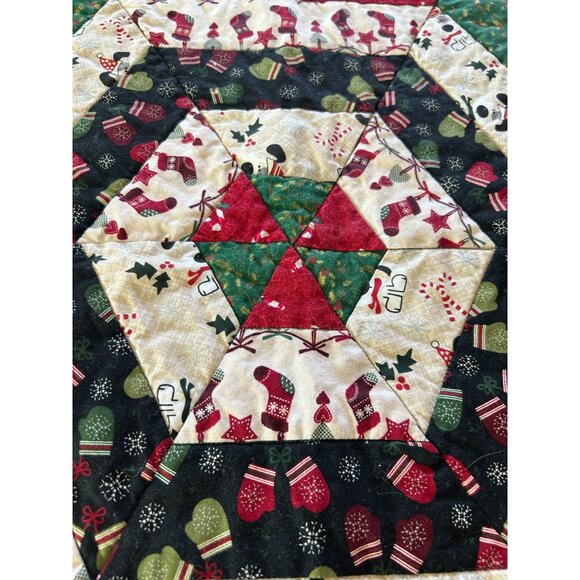 Vintage Handmade Christmas Hexagon Table Topper Cottage Country Holiday - Picture 10 of 11